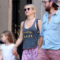 Kate Hudson Head To Lunch With Family - NYC