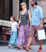 Kate Hudson Head To Lunch With Family - NYC