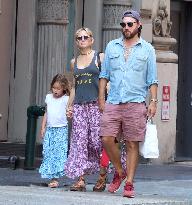 Kate Hudson Head To Lunch With Family - NYC