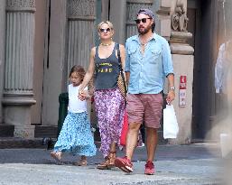 Kate Hudson Head To Lunch With Family - NYC