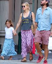 Kate Hudson Head To Lunch With Family - NYC