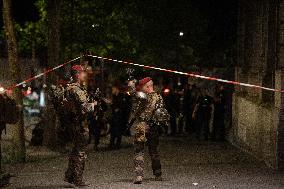 Patrolling Soldier Stabbed At Train Station - Paris