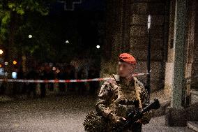 Patrolling Soldier Stabbed At Train Station - Paris