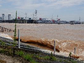 Gezhouba Dam Hub Flood Discharge And Sand Flushing in Yichang