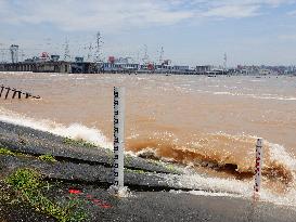 Gezhouba Dam Hub Flood Discharge And Sand Flushing in Yichang