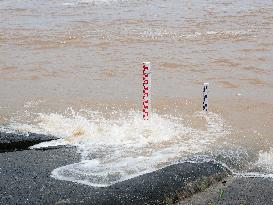 Gezhouba Dam Hub Flood Discharge And Sand Flushing in Yichang