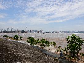 Gezhouba Dam Hub Flood Discharge And Sand Flushing in Yichang