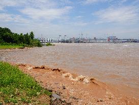 Gezhouba Dam Hub Flood Discharge And Sand Flushing in Yichang