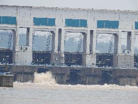 Gezhouba Dam Hub Flood Discharge And Sand Flushing in Yichang