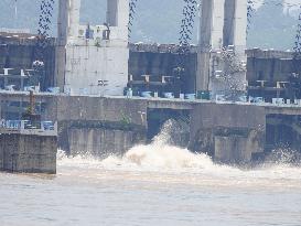 Gezhouba Dam Hub Flood Discharge And Sand Flushing in Yichang