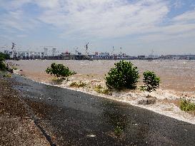 Gezhouba Dam Hub Flood Discharge And Sand Flushing in Yichang