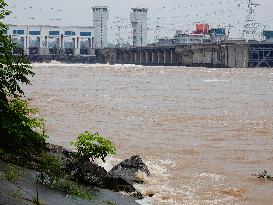 Gezhouba Dam Hub Flood Discharge And Sand Flushing in Yichang