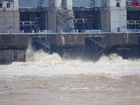 Gezhouba Dam Hub Flood Discharge And Sand Flushing in Yichang