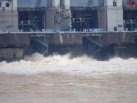 Gezhouba Dam Hub Flood Discharge And Sand Flushing in Yichang