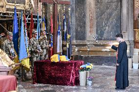 Ashes of UPA commander Yevhen Shtendera buried in Lviv