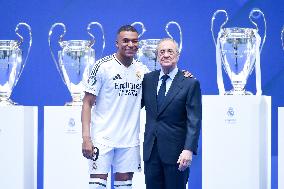 (SP)SPAIN-MADRID-FOOTBALL-MBAPPE-REAL MADRID-OFFICIAL PRESENTATION