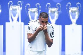 (SP)SPAIN-MADRID-FOOTBALL-MBAPPE-REAL MADRID-OFFICIAL PRESENTATION