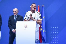 (SP)SPAIN-MADRID-FOOTBALL-MBAPPE-REAL MADRID-OFFICIAL PRESENTATION