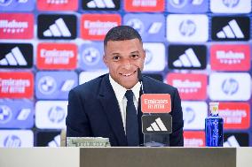 (SP)SPAIN-MADRID-FOOTBALL-MBAPPE-REAL MADRID-OFFICIAL PRESENTATION