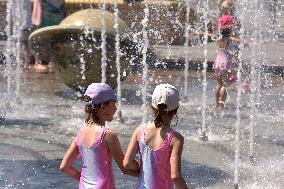 Bathing in Vinnytsia fountain on hot summer day