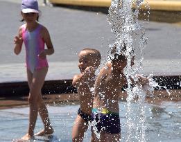 Bathing in Vinnytsia fountain on hot summer day