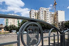 Building apartment blocks in Kharkiv