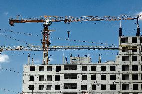 Building apartment blocks in Kharkiv