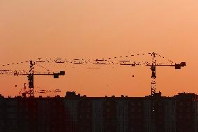 Building apartment blocks in Kharkiv