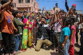 Clowns Entertain Children - Gaza