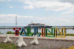 Cruise tourists in Tallinn