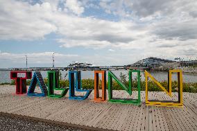 Cruise tourists in Tallinn