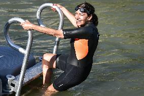 Paris 2024 - Mayor Anne Hidalgo Swims In The Seine River - Paris