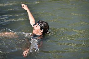 Paris 2024 - Mayor Anne Hidalgo Swims In The Seine River - Paris