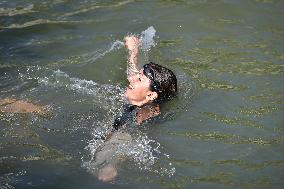 Paris 2024 - Mayor Anne Hidalgo Swims In The Seine River - Paris