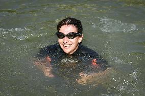 Paris 2024 - Mayor Anne Hidalgo Swims In The Seine River - Paris