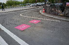 Paris 2024 - Metro Signs Get Pink Makeover