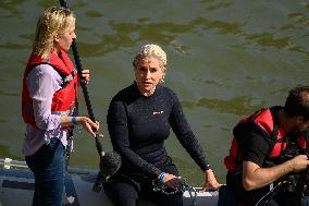 Paris 2024 - CNN Journalist Mellissa Bell Swims In The Seine River - Paris