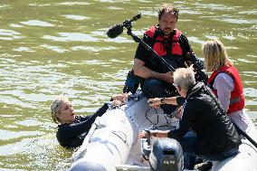 Paris 2024 - CNN Journalist Mellissa Bell Swims In The Seine River - Paris