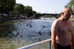 People Swimming In The Seine River - Paris