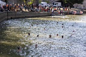 People Swimming In The Seine River - Paris