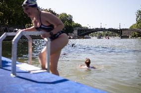 People Swimming In The Seine River - Paris