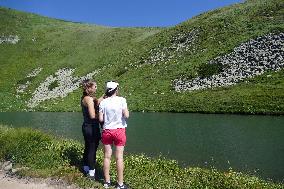 Climbing Mount Hutyn Tomnatyk in Ukrainian Carpathians