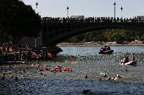 (SP)FRANCE-PARIS-SEINE RIVER-MAYOR SWIMS