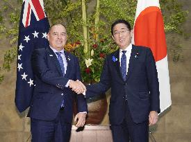 Japan, Cook Islands premiers hold talks