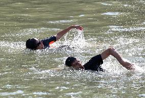 (SP)FRANCE-PARIS-SEINE RIVER-MAYOR-SWIMMING