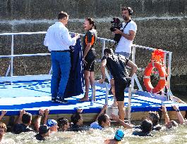 (SP)FRANCE-PARIS-SEINE RIVER-MAYOR-SWIMMING