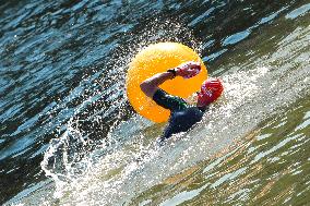 (SP)FRANCE-PARIS-SEINE RIVER-MAYOR-SWIMMING