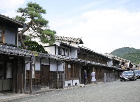 Crown princess visits central Japan city of Mino