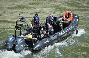 Police reinforcement in Paris FA