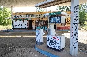 Abandoned gas stations in Catalonia